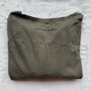 Alphalete Mens Essential Lifestyle Scoop Workout TShirt